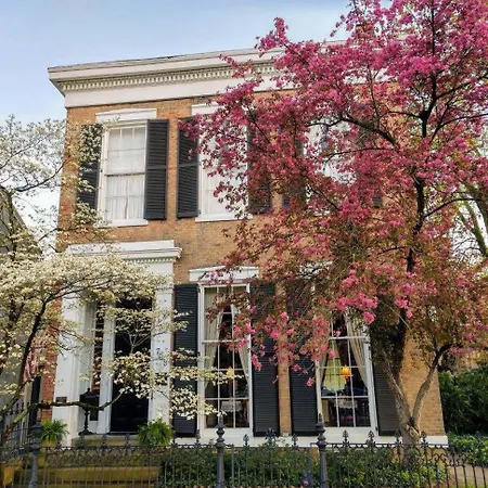 Iron Gate Inn